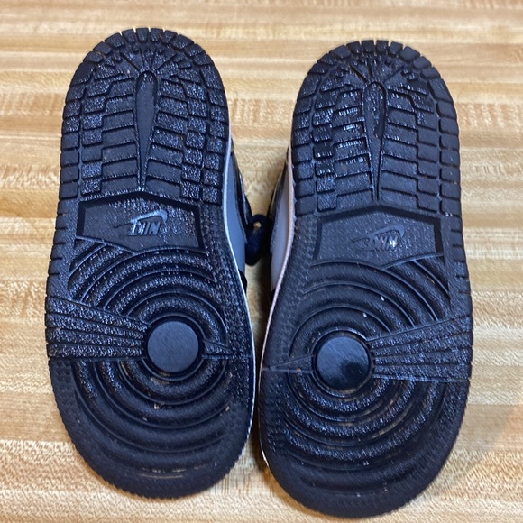 Jordan 1 Mid Shadow Red 640735-096 size 8c - Picture 6 of 7